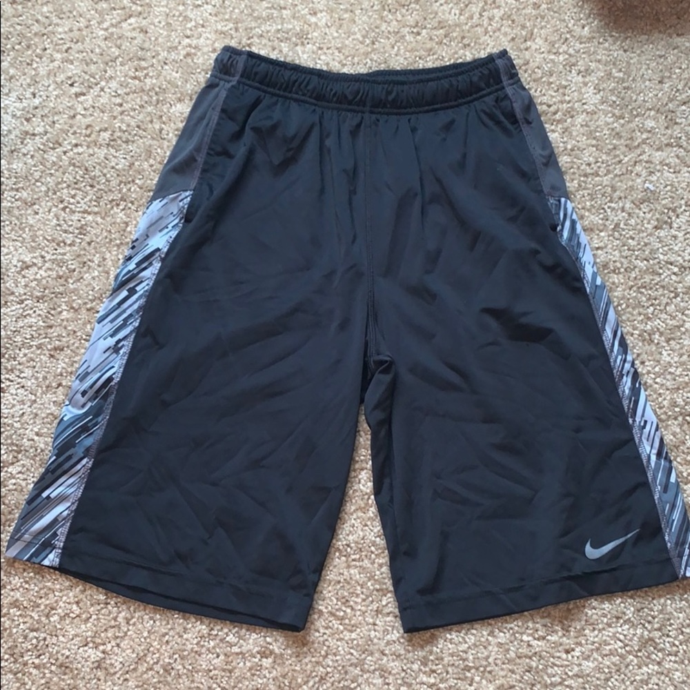 Men’s Nike Athletic Shorts SIZE 32-34